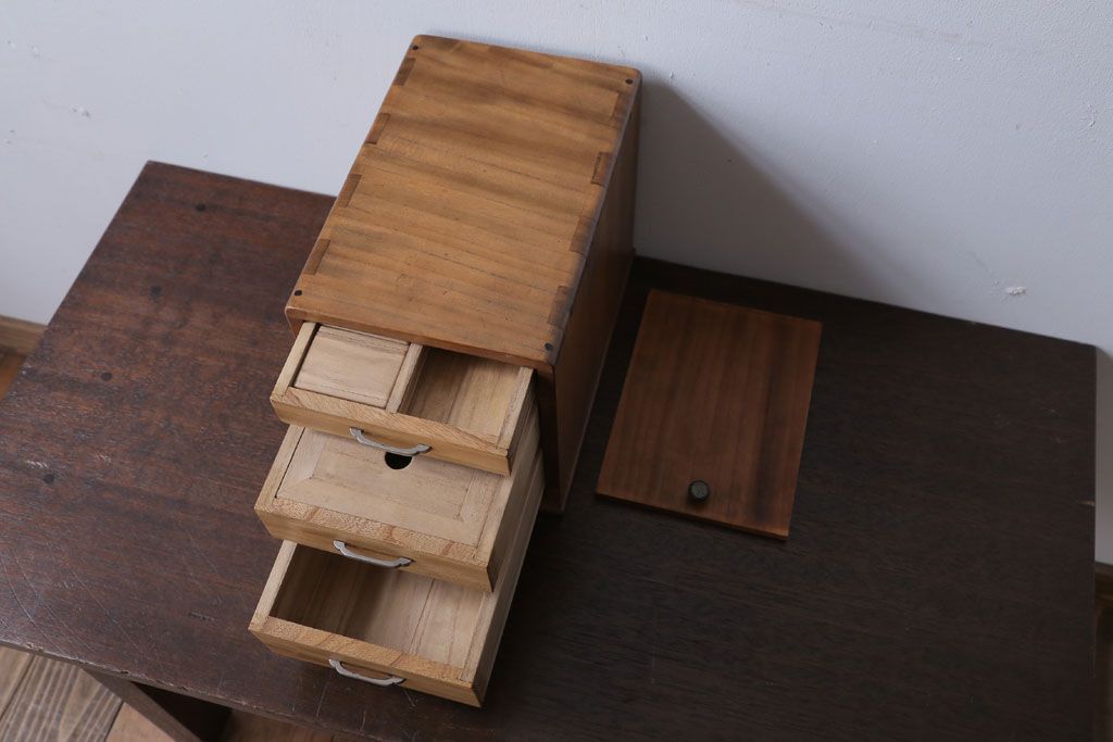 アンティーク家具　古民具・骨董　珍しい作りの高級小物入れ