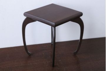 アンティーク家具　古民具・骨董　脚のデザインが魅力!桜材の花台