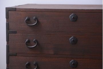 アンティーク家具　アンティーク 桜金具が上品な衣装箪笥