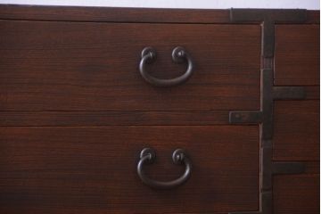 アンティーク家具　アンティーク 桜金具が上品な衣装箪笥