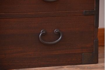 アンティーク家具　アンティーク 桜金具が上品な衣装箪笥