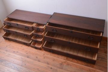 アンティーク家具　アンティーク 桜金具が上品な衣装箪笥