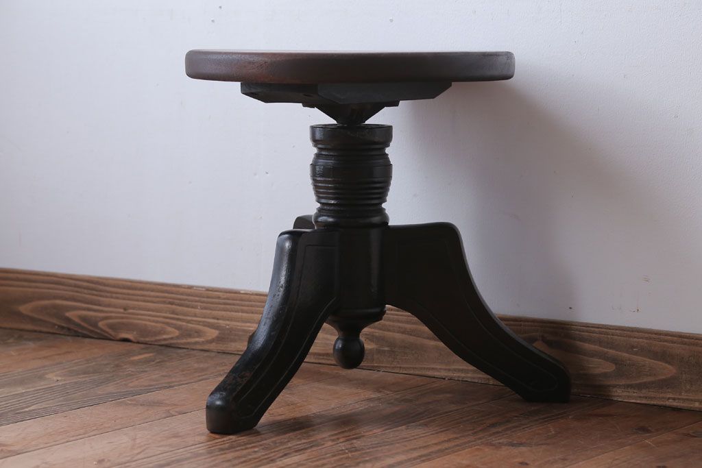 アンティーク家具　アンティーク　古い木製のおしゃれな回転スツール(2)