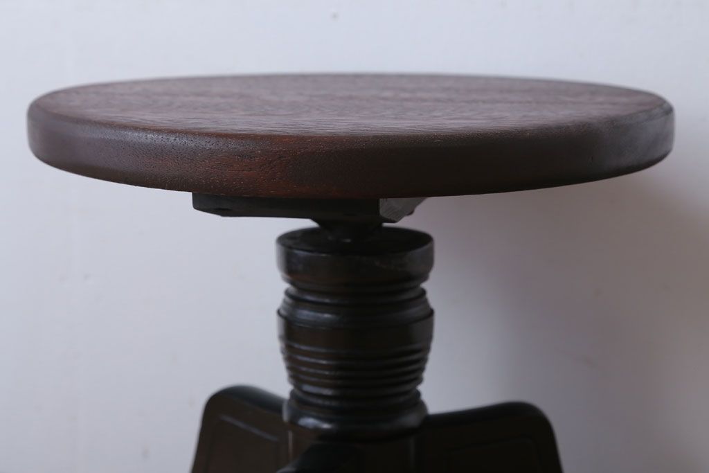 アンティーク家具　アンティーク　古い木製のおしゃれな回転スツール(2)