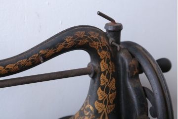 アンティーク雑貨　アンティーク　手回しミシン(シンガー?)
