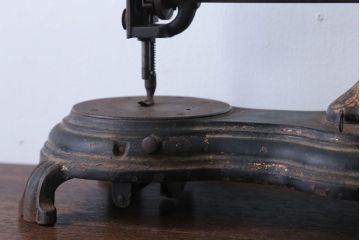 アンティーク雑貨　アンティーク　手回しミシン(シンガー?)