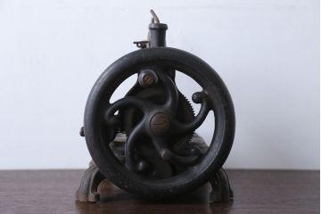 アンティーク雑貨　アンティーク　手回しミシン(シンガー?)