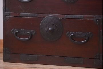 アンティーク家具　古民具・骨董　花柄丸金具の重ね箪笥