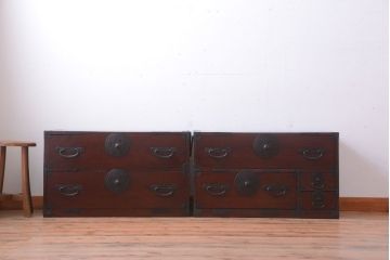 アンティーク家具　古民具・骨董　花柄丸金具の重ね箪笥