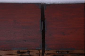 アンティーク家具　古民具・骨董　花柄丸金具の重ね箪笥