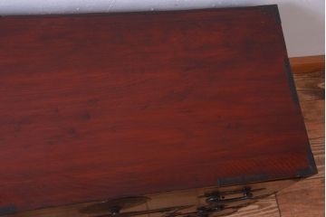 アンティーク家具　古民具・骨董　花柄丸金具の重ね箪笥