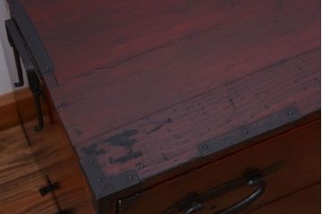 アンティーク家具　古民具・骨董　花柄丸金具の重ね箪笥