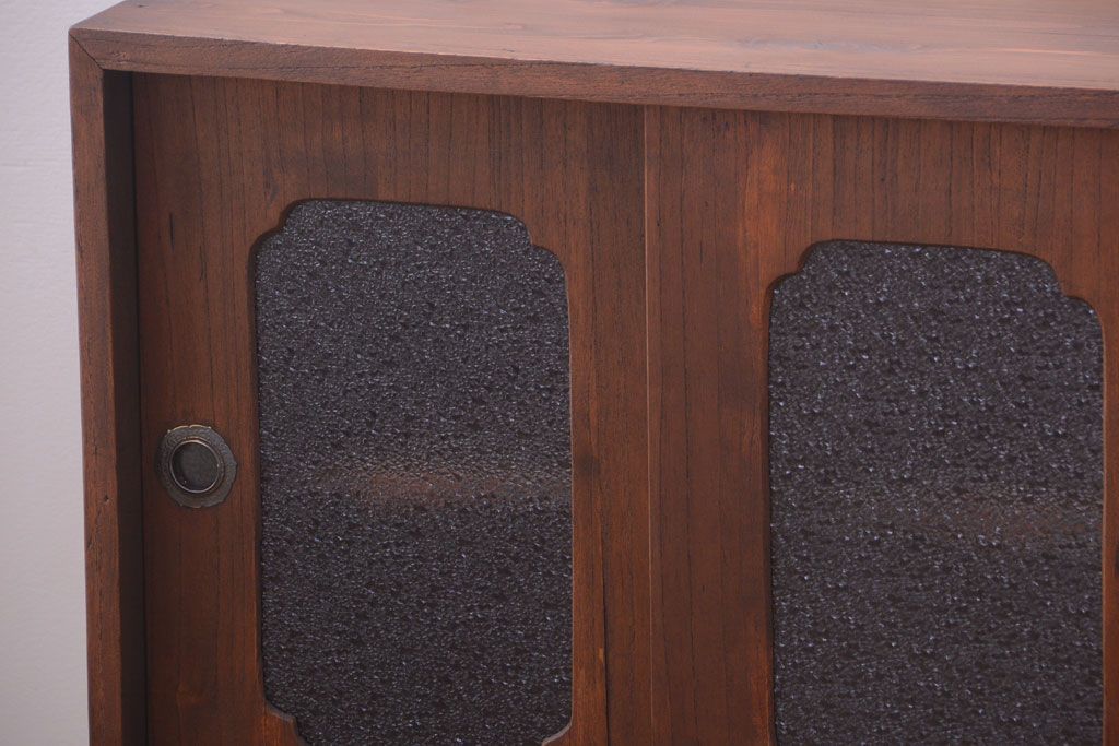 アンティーク家具　和製アンティーク　ダイヤガラス戸の鉄脚ローボード