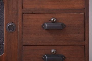 アンティーク家具　和製アンティーク　ダイヤガラス戸の鉄脚ローボード