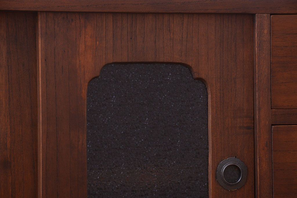 アンティーク家具　和製アンティーク　ダイヤガラス戸の鉄脚ローボード