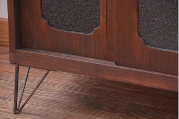 アンティーク家具　和製アンティーク　ダイヤガラス戸の鉄脚ローボード