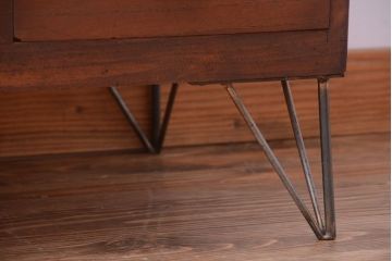 アンティーク家具　和製アンティーク　ダイヤガラス戸の鉄脚ローボード