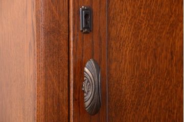 アンティーク家具　イギリスアンティーク　オーク材!幅の狭いシンプルなワードローブ