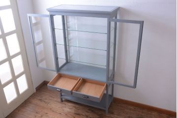 アンティーク家具　アンティークペイント　見せる収納におすすめの5面ガラスケース