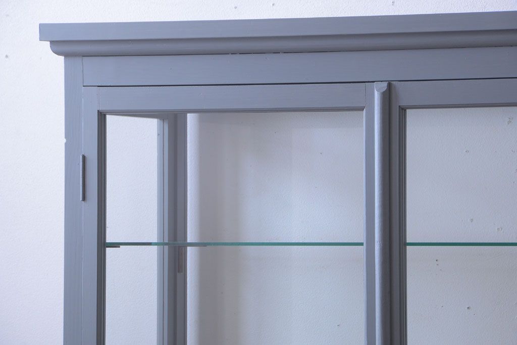 アンティーク家具　アンティークペイント　見せる収納におすすめの5面ガラスケース