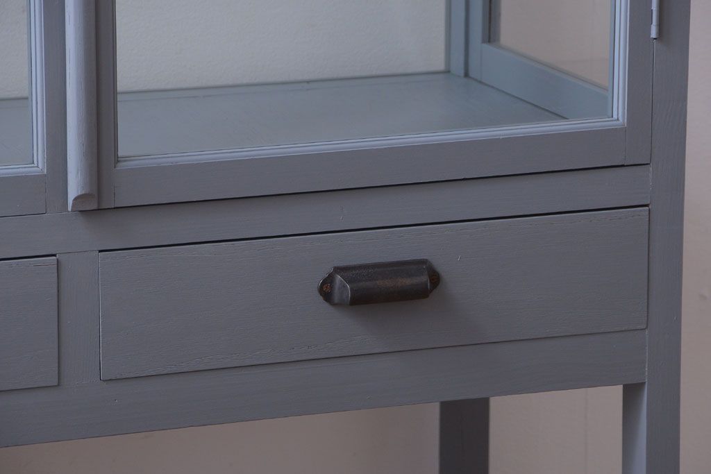 アンティーク家具　アンティークペイント　見せる収納におすすめの5面ガラスケース