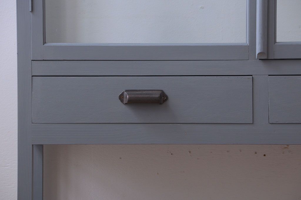 アンティーク家具　アンティークペイント　見せる収納におすすめの5面ガラスケース