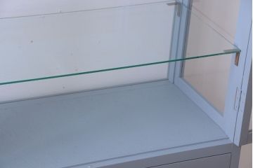 アンティーク家具　アンティークペイント　見せる収納におすすめの5面ガラスケース