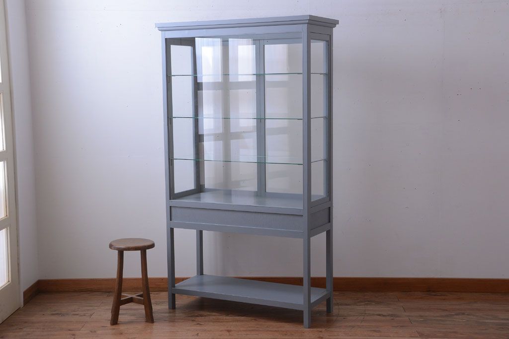 アンティーク家具　アンティークペイント　見せる収納におすすめの5面ガラスケース