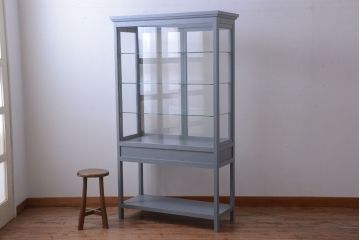 アンティーク家具　アンティークペイント　見せる収納におすすめの5面ガラスケース