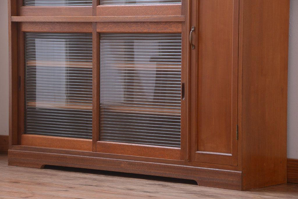 アンティーク家具　和製アンティーク　モールガラス入り!明るい木味の収納戸棚