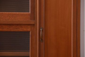 アンティーク家具　和製アンティーク　モールガラス入り!明るい木味の収納戸棚