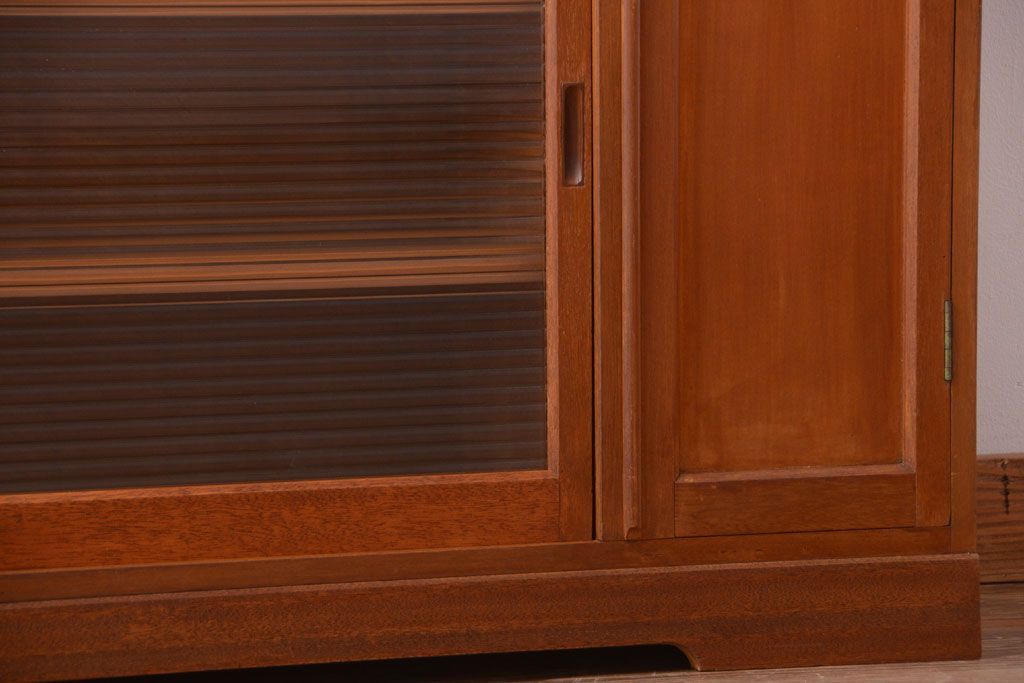 アンティーク家具　和製アンティーク　モールガラス入り!明るい木味の収納戸棚