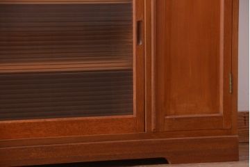 アンティーク家具　和製アンティーク　モールガラス入り!明るい木味の収納戸棚