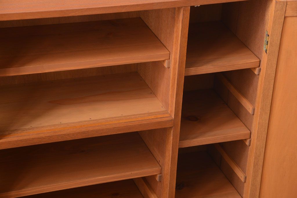 アンティーク家具　和製アンティーク　モールガラス入り!明るい木味の収納戸棚