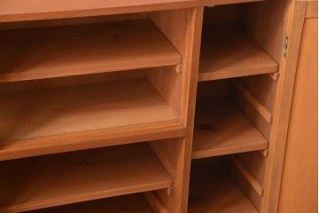 アンティーク家具　和製アンティーク　モールガラス入り!明るい木味の収納戸棚