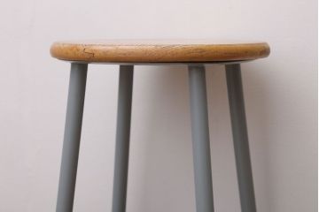 アンティーク雑貨　ビンテージ　ブルーグレーペイント鉄脚のかわいい丸スツール(椅子、チェア)(1)