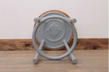 アンティーク雑貨　ビンテージ　ブルーグレーペイント鉄脚のかわいい丸スツール(椅子、チェア)(2)