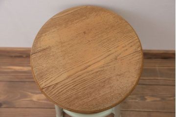 アンティーク雑貨　ビンテージ　アイスグリーンペイント鉄脚のかわいい丸スツール(椅子、チェア)(1)