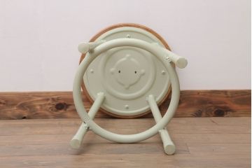 アンティーク雑貨　ビンテージ　アイスグリーンペイント鉄脚のかわいい丸スツール(椅子、チェア)(1)