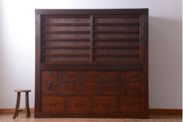 アンティーク家具　古民具・骨董　一本物　14杯引き出し付き!横桟引き戸の収納棚(水屋箪笥)