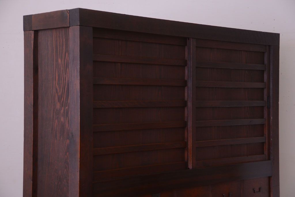 アンティーク家具　古民具・骨董　一本物　14杯引き出し付き!横桟引き戸の収納棚(水屋箪笥)