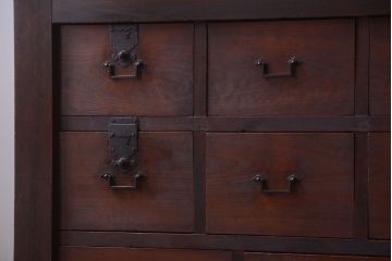 アンティーク家具　古民具・骨董　一本物　14杯引き出し付き!横桟引き戸の収納棚(水屋箪笥)