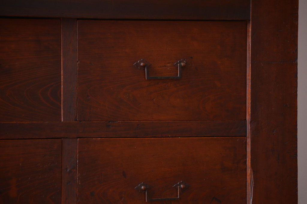 アンティーク家具　古民具・骨董　一本物　14杯引き出し付き!横桟引き戸の収納棚(水屋箪笥)