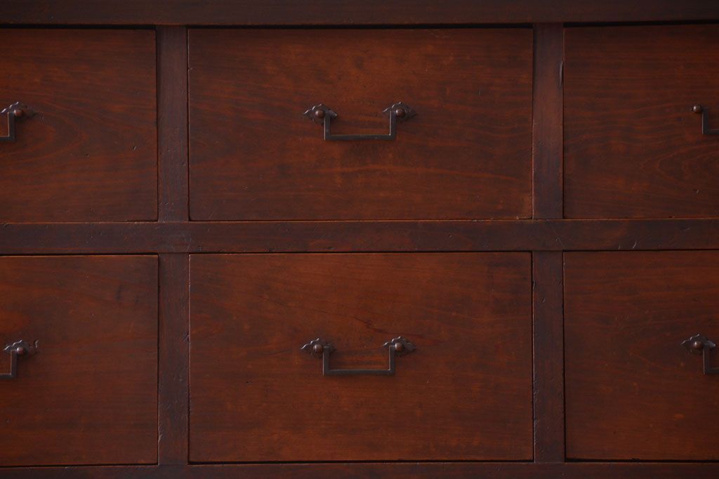 アンティーク家具　古民具・骨董　一本物　14杯引き出し付き!横桟引き戸の収納棚(水屋箪笥)