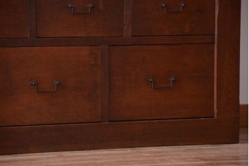 アンティーク家具　古民具・骨董　一本物　14杯引き出し付き!横桟引き戸の収納棚(水屋箪笥)