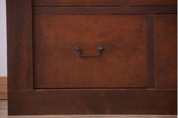 アンティーク家具　古民具・骨董　一本物　14杯引き出し付き!横桟引き戸の収納棚(水屋箪笥)