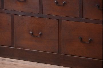 アンティーク家具　古民具・骨董　一本物　14杯引き出し付き!横桟引き戸の収納棚(水屋箪笥)