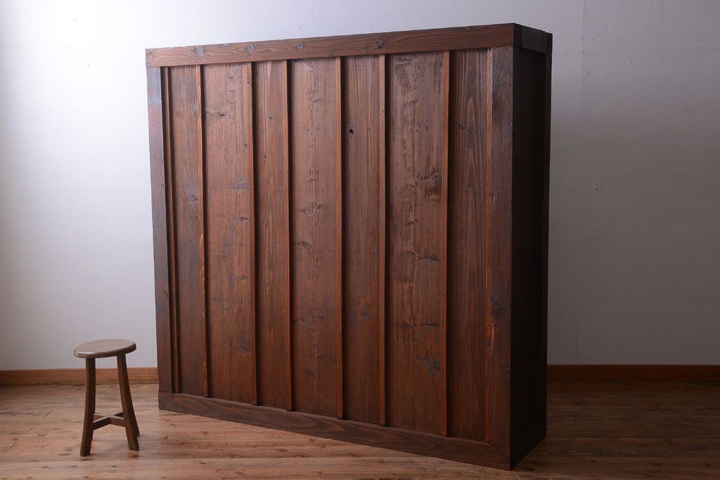 アンティーク家具　古民具・骨董　一本物　14杯引き出し付き!横桟引き戸の収納棚(水屋箪笥)