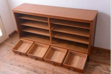 レトロ家具　昭和レトロ　引き出し付き!古い木のアンティーク横型飾り棚(本棚)