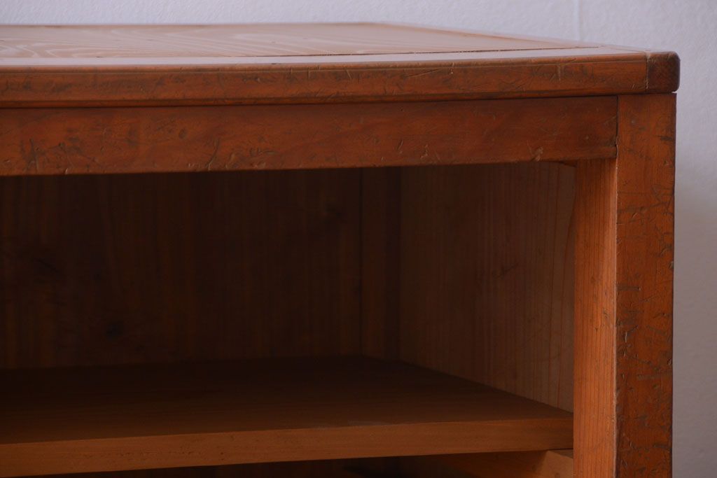 レトロ家具　昭和レトロ　引き出し付き!古い木のアンティーク横型飾り棚(本棚)